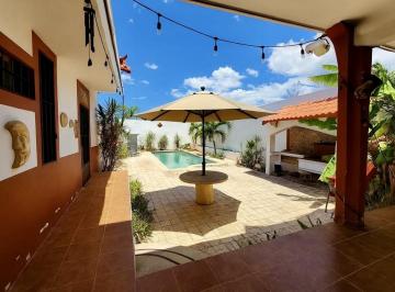 Casa · 212m² · 4 Recámaras · 2 Estacionamientos · Casa en Venta en Churburna Puerto con Paneles Solares