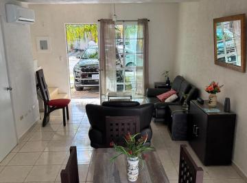 Casa · 3 Recámaras · 1 Estacionamiento · Casa Sin Muebles en Playa Azul, Playa del Carmen