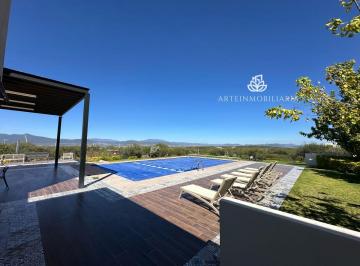 Terreno / Lote , Querétaro · Terreno en Querétaro con Seguridad, Servicios Ocultos, Gran Plusvalía, Casa Club con Alberca.