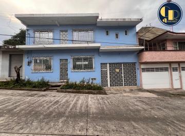 Casa · 352m² · 6 Recámaras · 6 Estacionamientos · Casa - Aguacatal