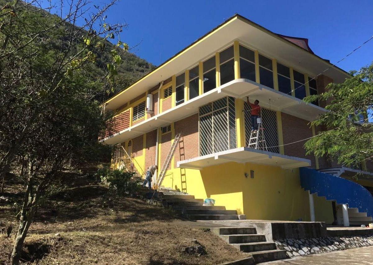 Se Vende Propiedad Campestre con Lago, Sistema de Agua y Casa de Tres Niveles!