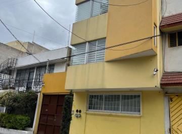 Casa de 6 habitaciones, Iztapalapa · Casa en Venta con 4 Departamentos en Iztapalapa en La Colonia Constitución de 1917