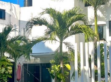 Casa · 141m² · 3 Recámaras · 2 Estacionamientos · Casa en Venta en Sm 45 Cancún – 3 Recámaras y Alberca