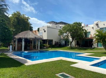 Casa · 278m² · 4 Recámaras · 2 Estacionamientos · Casa de 4 Recámaras en Residencial La Hacienda Cancún
