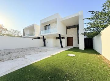 Casa en condominio de 4 habitaciones, Mérida · Casa en Venta en Privada Provincia Club de Golf