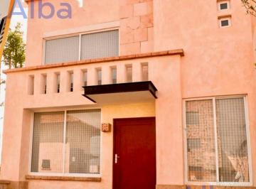 Casa · 201m² · 3 Recámaras · 2 Estacionamientos · Casa en Venta Al Norte en Bosques del Paraíso