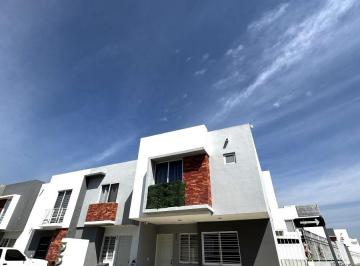 Casa en condominio de 3 habitaciones, Zapopan · Casa en Venta de Parques de Tesistan con 3 Rec y Estar de Tv