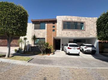 Casa · 320m² · 3 Recámaras · 3 Estacionamientos · Casa Amplia en Venta Lomas de Angelópolis I 287 m² Terreno y Jardín