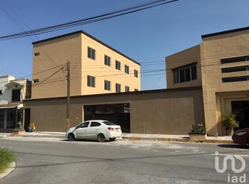 Casa · 512m² · 9 Recámaras · 3 Estacionamientos · Excelente Inversión Venta de Casa en Sn Nicolás Además Cuenta con Seis Deptos Para Rentar