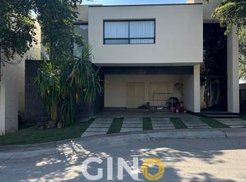 Casa · 255m² · 3 Recámaras · 2 Estacionamientos · Casa - La Primavera