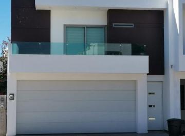 Casa de 4 habitaciones, Culiacán · Casa en Venta en Culiacan en Stanza Cantabria, de Tres Recamaras y un Estudio, Equipada