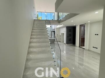 Casa · 386m² · 4 Recámaras · 3 Estacionamientos · Casa en Venta en Las Quintas Culiacán