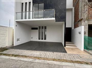 Casa · 220m² · 3 Recámaras · 2 Estacionamientos · Casa en Venta