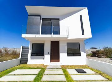 Casa · 205m² · 4 Recámaras · 2 Estacionamientos · Casa en Venta en Queretaro El Marques
