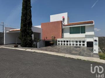 Casa · 250m² · 3 Recámaras · 3 Estacionamientos · Casa en Venta en Fraccionamiento Mision Conca Queretaro Queretaro