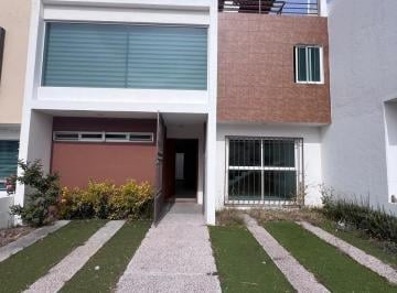 Casa · 181m² · 3 Recámaras · 2 Estacionamientos · Venta de Casa en El Mirador Queretaro