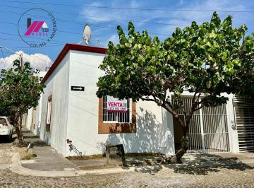 Casa de 3 habitaciones, Villa de Alvarez · Casa de Una Planta en Esquina
