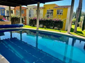 Casa en condominio de 2 habitaciones, Jocotepec · Casa Venta Frente Alberca Senderos del Lago Opcion de Venta Totalmente Equipada