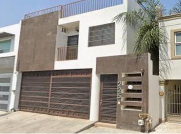 Casa de 3 habitaciones, Monterrey · Casa con 3 Recámaras de 260 m² en Venta en Cumbres Elite