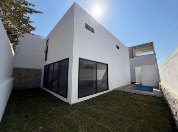 Casa de 3 habitaciones, Emiliano Zapata · Casa Nieva con Alberca y Jardin Privado
