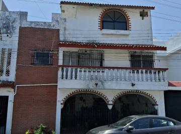 Casa · 420m² · 9 Recámaras · 2 Estacionamientos · Casa en Reforma