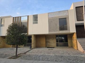 Casa de 3 habitaciones, Zapopan · Casa en Venta en Solares