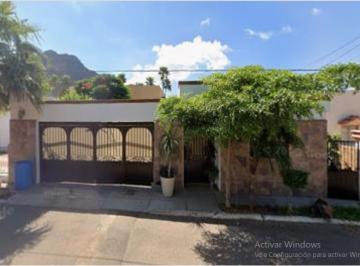 Casa de 3 habitaciones, Guaymas · Casa con 3 Recámaras y 315 m² de Terreno en Venta en Guaymas Centro