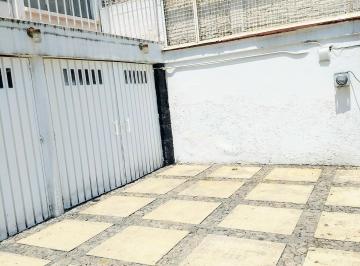 En  Circuito Juristas, exclusivo, silencioso todos los servicios incluidos, agua · Recámara con Baño en Satélite.