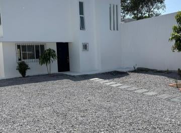 Casa · 158m² · 4 Recámaras · 4 Estacionamientos · Venta Casa en Fracc Tipo Campestre