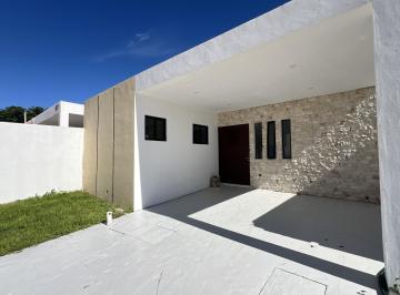 Casa · 229m² · 3 Recámaras · 2 Estacionamientos · Venta Casa 3 Recamaras 1 Planta y Alberca en Privada Morera, Cholul Yucatan