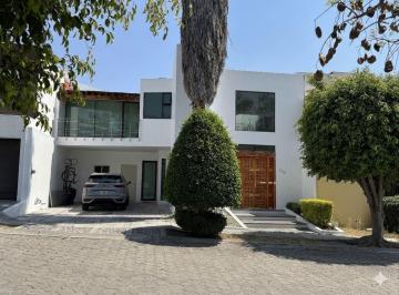 Casa · 380m² · 3 Recámaras · 2 Estacionamientos · Casa en Venta en Fraccionamiento Bosques de Angelopolis, Puebla