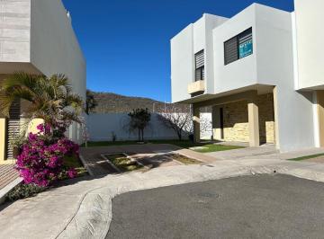 Casa de 3 habitaciones, Querétaro · Casa en Renta en Condominio Alanna Fresno, Residencial El Refugio Qro