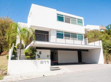 Casa de 4 habitaciones, Monterrey · Venta/renta Residencia en Sierra Alta con Alberca, Gimnasio y Terreno Excedente a un Lado.
