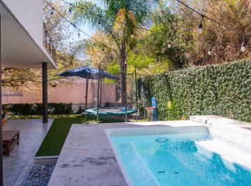 Casa de 4 habitaciones, Monterrey · Residencia en Sierra Alta con Alberca, Gimnasio y Terreno Excedente a un Lado.