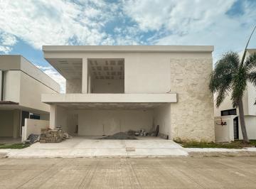 Casa · 315m² · 4 Recámaras · 3 Estacionamientos · Casa con Alberca en Rio del Dorado Venta