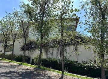 Casa · 1075m² · 3 Recámaras · 16 Estacionamientos · Casa Para Coleccionista en Bosques de Las Lomas
