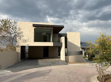 Casa · 608m² · 3 Recámaras · 3 Estacionamientos · Renta Casa Privada Cantizal Valle Poniente
