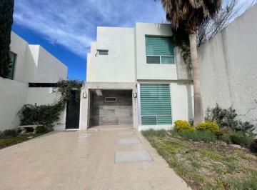 Casa de 3 habitaciones, Ramos Arizpe · ¡Casa en Renta Totalmente Amueblada en Villa Alta, Ramos Arizpe!