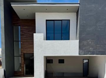 Casa · 258m² · 2 Estacionamientos · Casa en Venta Bosques del Valle $7,600,000.