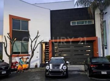 Casa · 240m² · 3 Recámaras · 4 Estacionamientos · Casa en Venta | Brisas de Valle Alto | Monterrey