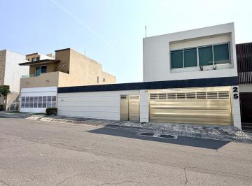 Casa · 287m² · 3 Recámaras · 3 Estacionamientos · Casa en Venta con Alberca en Lomas Residencial Alvarado Veracruz