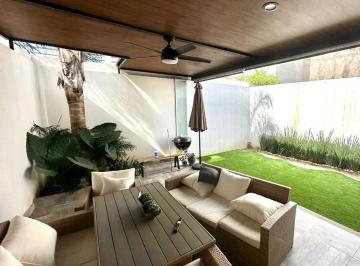Casa en condominio de 3 habitaciones, León · Casa en Venta Jardines de Santa Fe Fracc Privado Atras de La Ibero Leon, Recamara en Planta Baja!