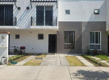 Casa de 3 habitaciones, León · Se Renta Casa Amueblada en Zona Mayorazgo, Salida a Silao