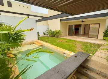 Casa de 4 habitaciones, Mérida · Casa Dentro de Periférico Zona Norte con Piscina y Paneles Solares Incluídos