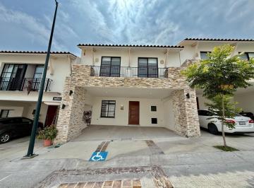 Casa · 3 Recámaras · 3 Estacionamientos · Venta de Casa en Lombardia Residencial 4