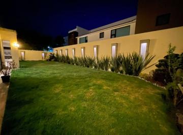 Casa · 449m² · 3 Recámaras · 4 Estacionamientos · Venta de Casa en Prado Largo, Zona Esmeralda