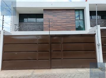 Casa · 196m² · 3 Recámaras · 2 Estacionamientos · Casa con Jardín y Terraza | Tres Recamaras con Closet | 10 Min del Centro de Tlaxcala