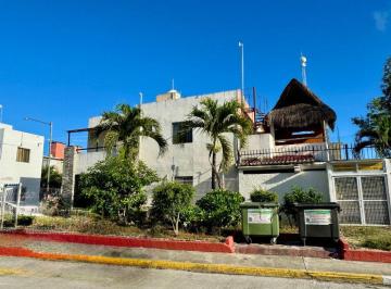 Casa de 3 habitaciones, Cozumel · Casa en Esquina, con Balcón y Terraza con Palapa, en Venta, El Encanto, Cozumel