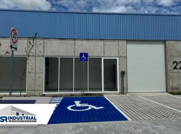 Bodega comercial · 208m² · 2 Estacionamientos · Bodega en Renta en El Conín | Querétaro