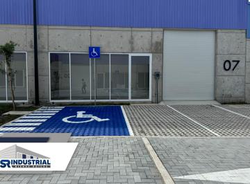 Bodega comercial · 450m² · 2 Estacionamientos · Bodega en Renta en El Conín | Querétaro